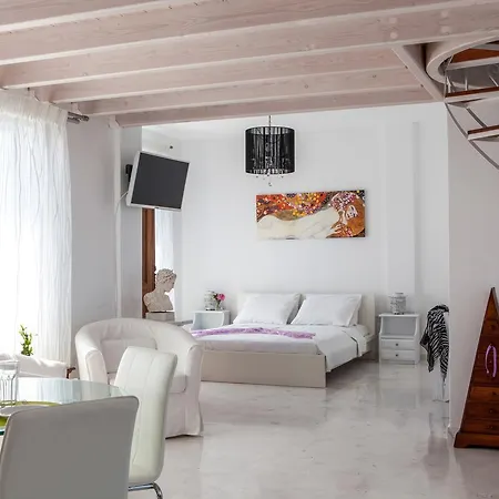 Luna Rossa Santorini *