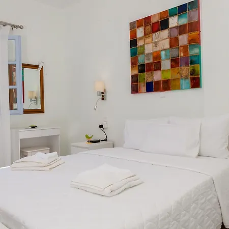 Luna Rossa Santorini