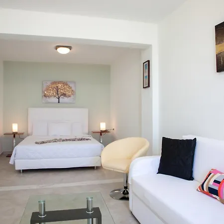 Luna Rossa Santorini