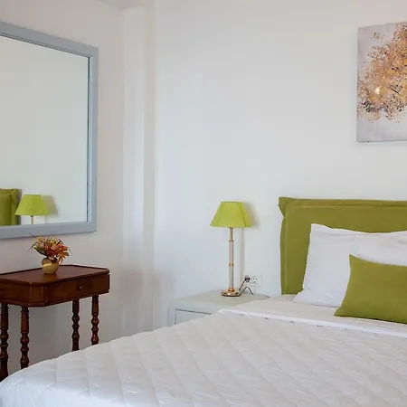 Luna Rossa Santorini