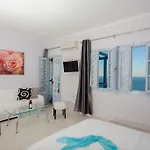 Luna Rossa Santorini شقة