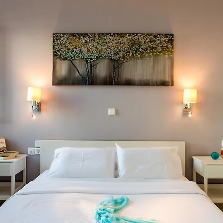 Luna Rossa Santorini