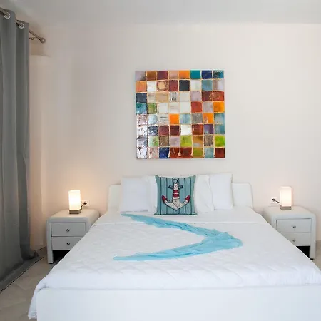 Luna Rossa Santorini Apartment