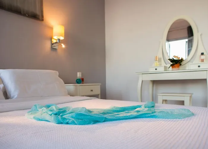 Luna Rossa Santorini *