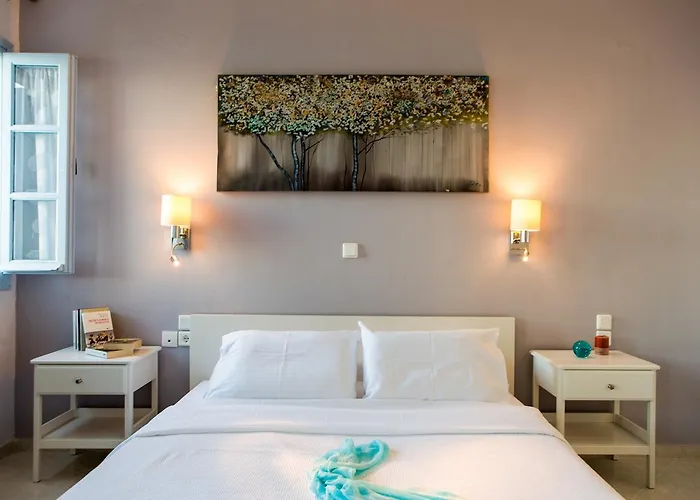 Luna Rossa Santorini