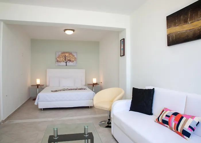 Luna Rossa Santorini