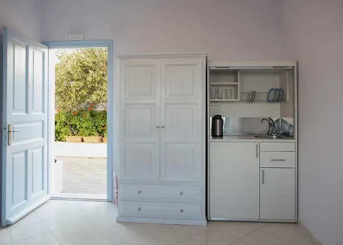 Luna Rossa Santorini