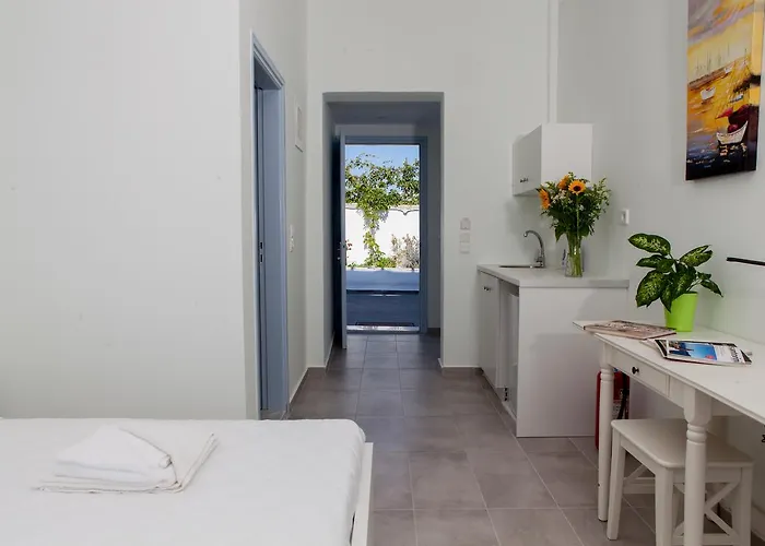 Luna Rossa Santorini