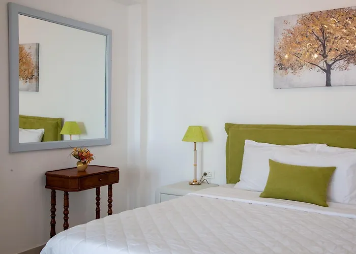 Luna Rossa Santorini