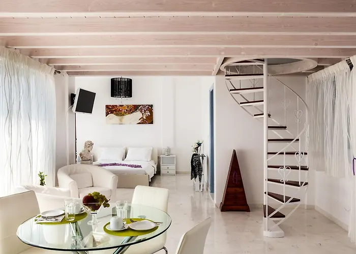 Luna Rossa Santorini