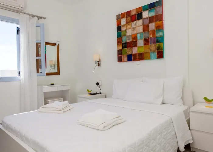 Luna Rossa Santorini